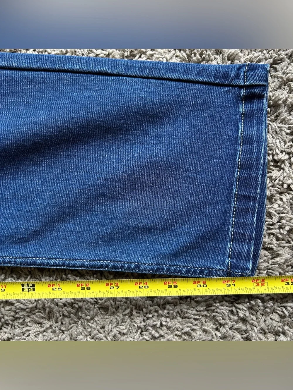 Mugsy Jeans Mens 38x32 Wash Blue Kinzies Straight Fit Stretch Performance Denim